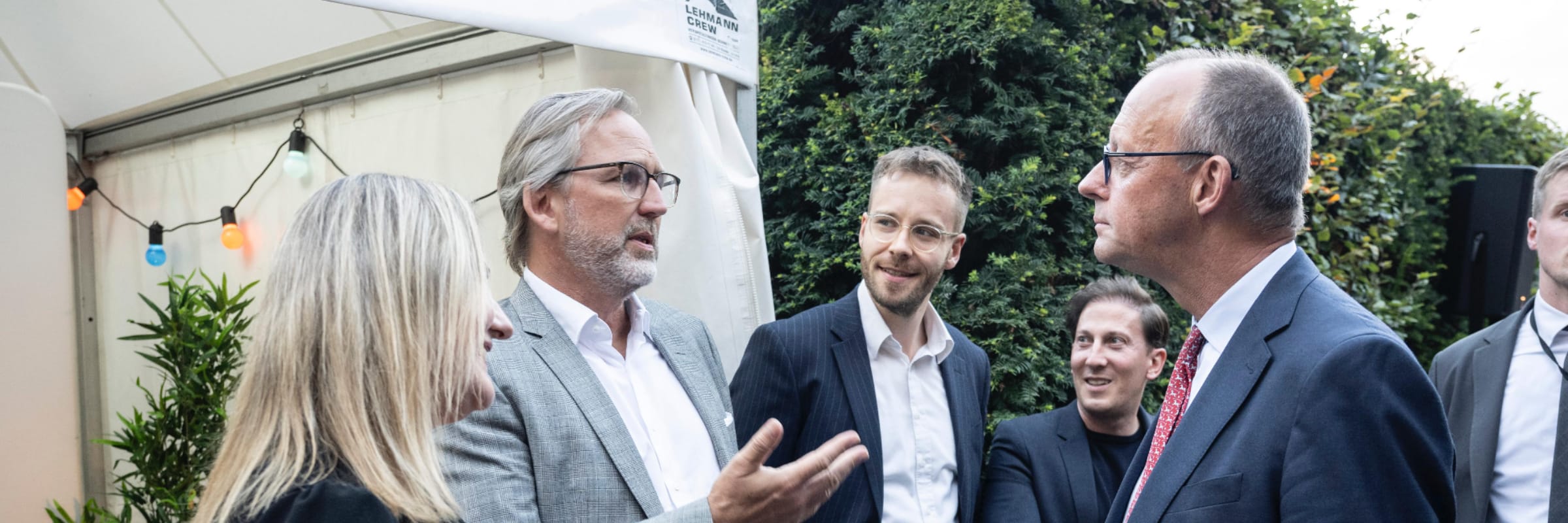 Friedrich Merz im Gespräch mit Vertreterinnen und Vertretern der Branche